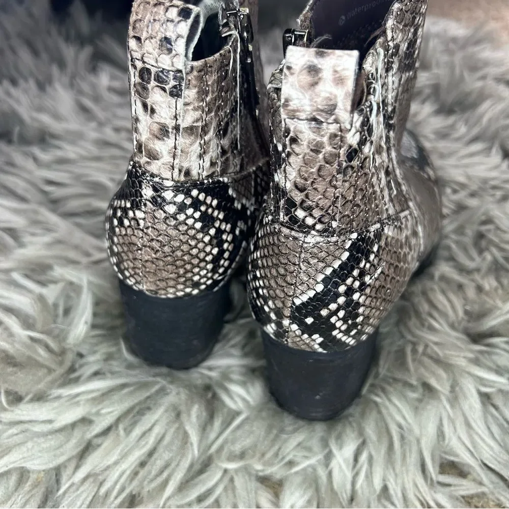 Blondo Waterproof leather snake print block heel ankle boots women’s size 6.5